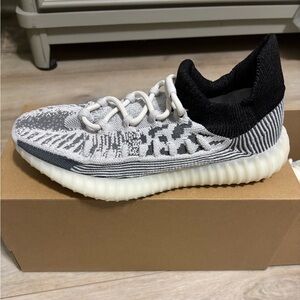 Yeezy YZY 350 V2 CMPCT